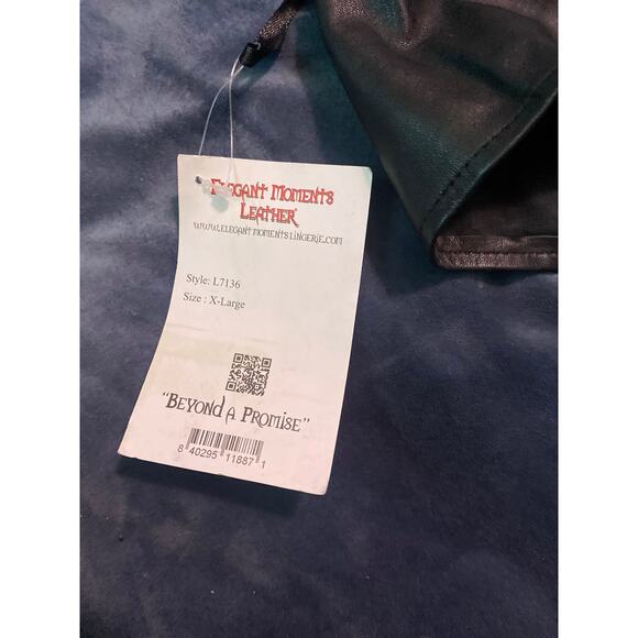 Elegant Moments Leather shorts - Picture 3 of 6